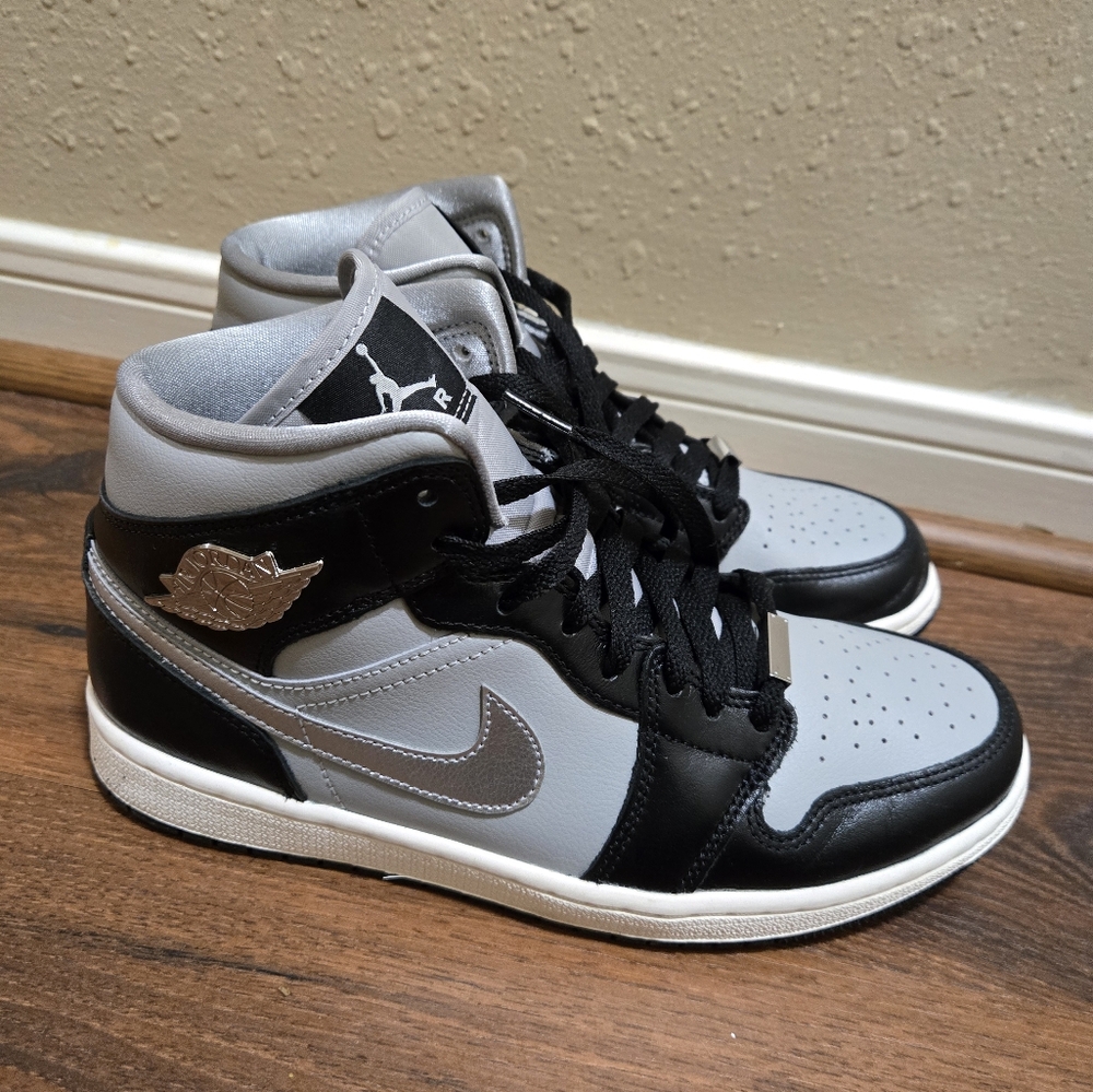 Nike Women's Black and Gray Jordan Sneakers Size 9.5